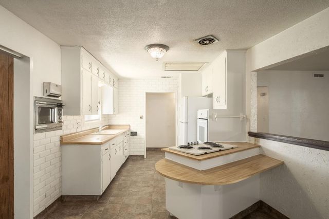 487 W San Jose Avenue, Clovis, CA 93612