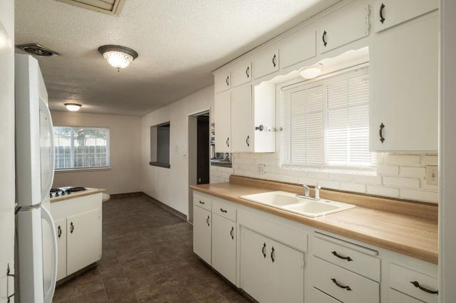 487 W San Jose Avenue, Clovis, CA 93612