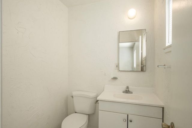 487 W San Jose Avenue, Clovis, CA 93612