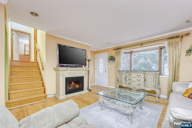 37 Cedar Drive, Rochelle Park, NJ 07662