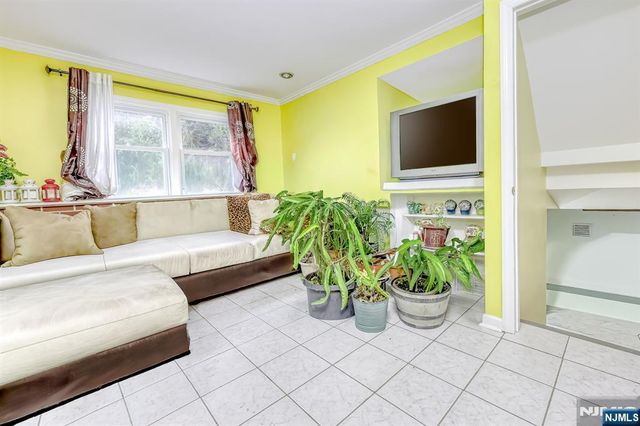 37 Cedar Drive, Rochelle Park, NJ 07662