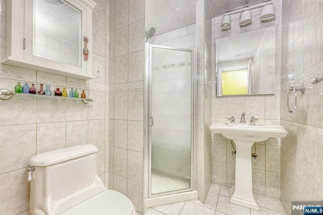 37 Cedar Drive, Rochelle Park, NJ 07662