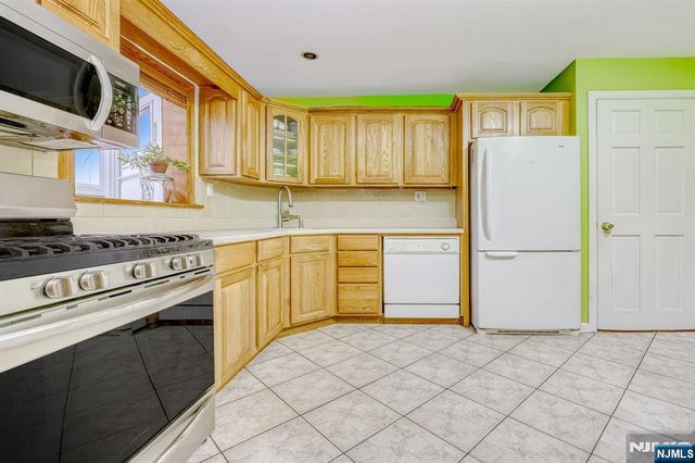 37 Cedar Drive, Rochelle Park, NJ 07662