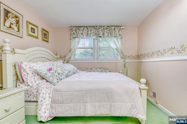 37 Cedar Drive, Rochelle Park, NJ 07662