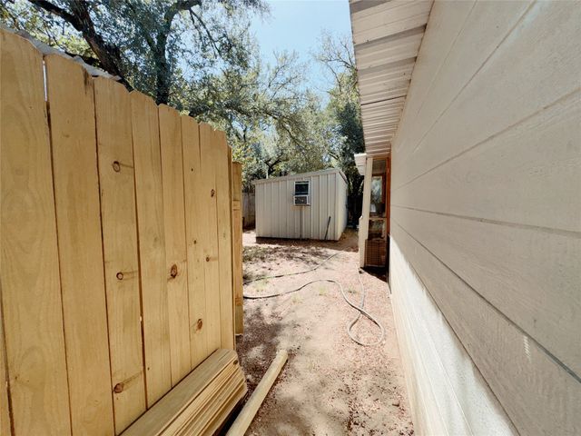 415 Mustang Trail, Granbury, TX 76049
