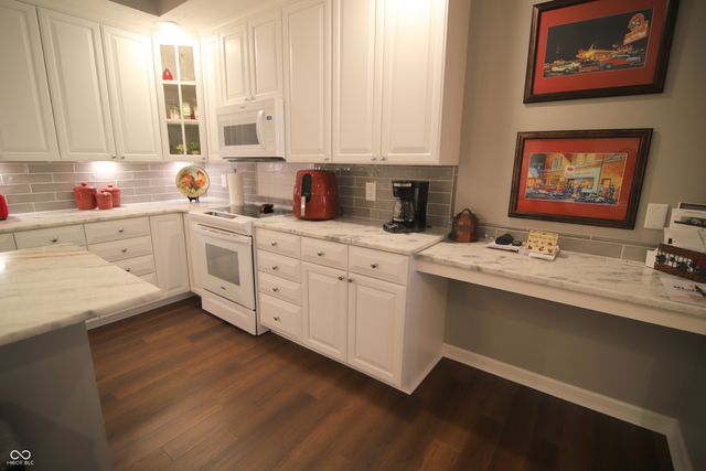 7484 Courtyard Way, Fishers, IN 46038