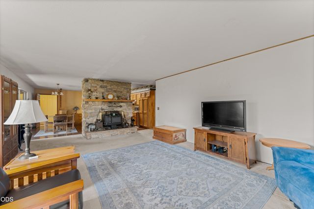 1843 W Evans Creek Road, Rogue River, OR 97537
