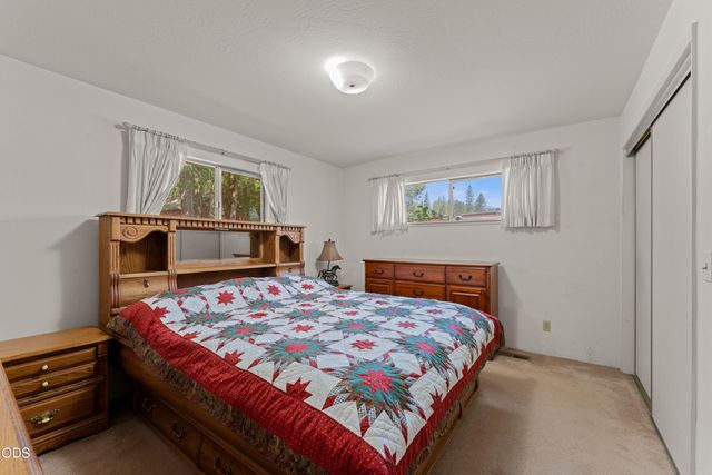 1843 W Evans Creek Road, Rogue River, OR 97537