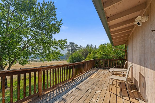 1843 W Evans Creek Road, Rogue River, OR 97537