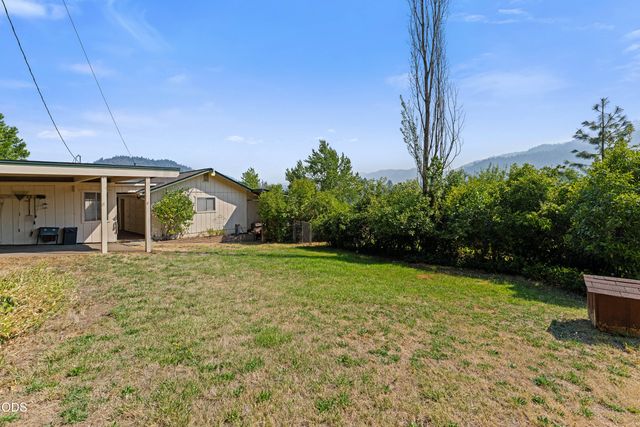 1843 W Evans Creek Road, Rogue River, OR 97537