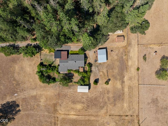 1843 W Evans Creek Road, Rogue River, OR 97537