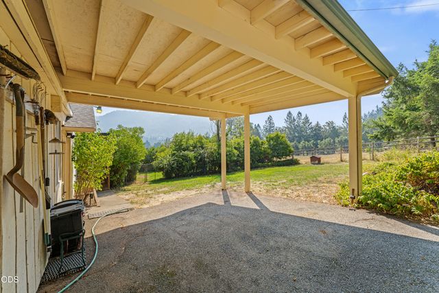 1843 W Evans Creek Road, Rogue River, OR 97537