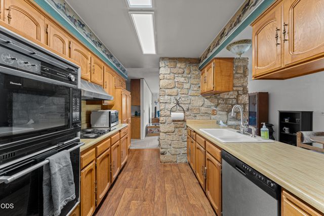 1843 W Evans Creek Road, Rogue River, OR 97537