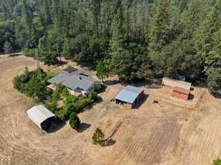 1843 W Evans Creek Road, Rogue River, OR 97537