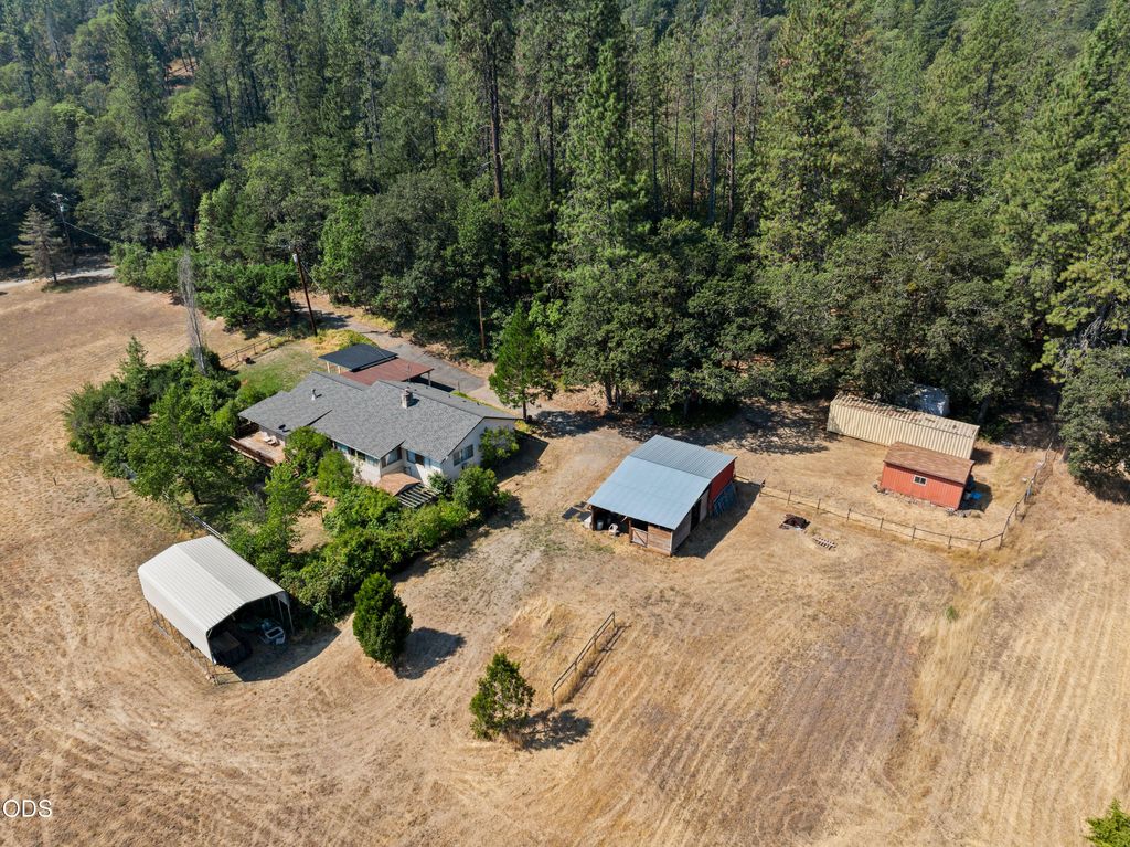 1843 W Evans Creek Road, Rogue River, OR 97537