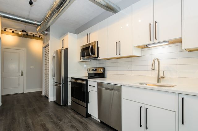 7645 N SHERIDAN Road 216, Chicago, IL 60626