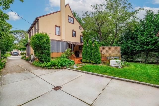 11 Loel Court, Rockville Centre, NY 11570