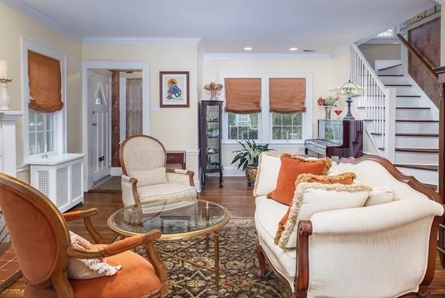 11 Loel Court, Rockville Centre, NY 11570