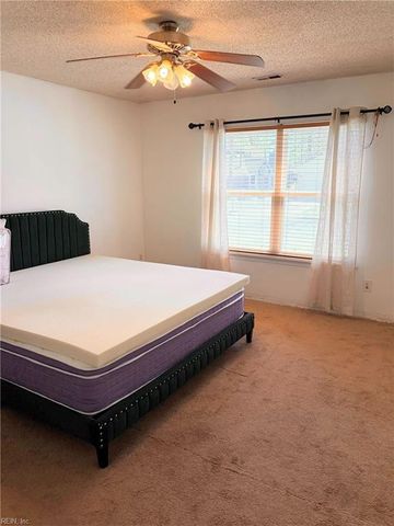 907 Woodcreek DR, Newport News, VA 23608