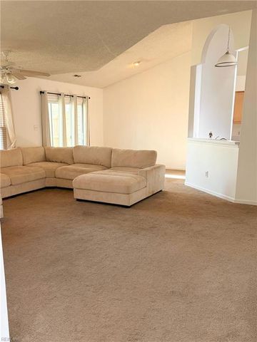 907 Woodcreek DR, Newport News, VA 23608