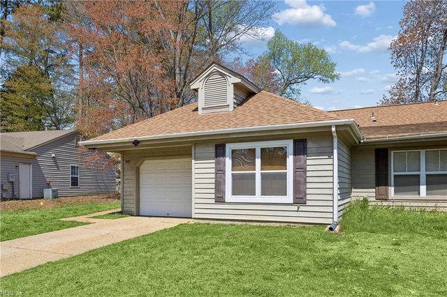 907 Woodcreek DR, Newport News, VA 23608