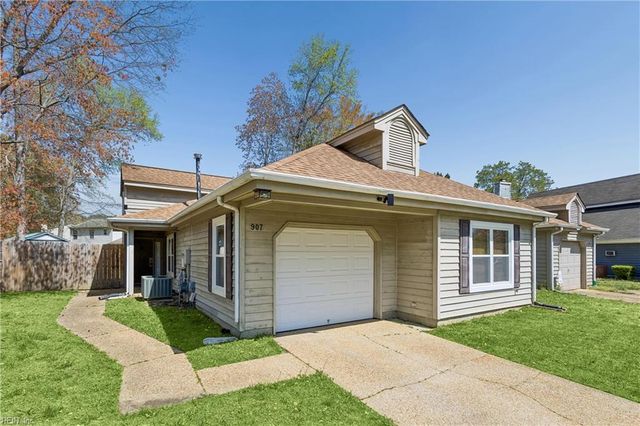 907 Woodcreek DR, Newport News, VA 23608