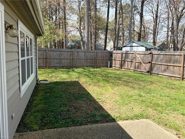 907 Woodcreek DR, Newport News, VA 23608