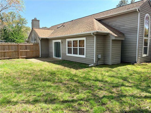 907 Woodcreek DR, Newport News, VA 23608