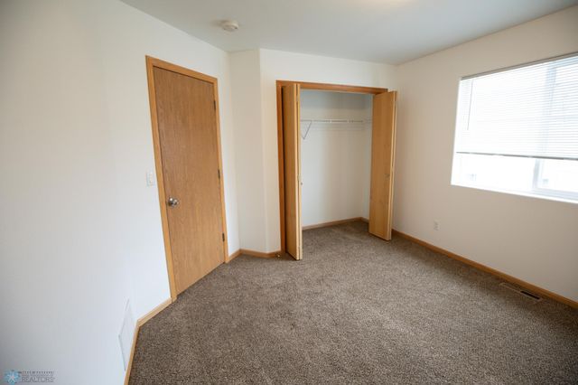 4272 51st Street S, Fargo, ND 58104