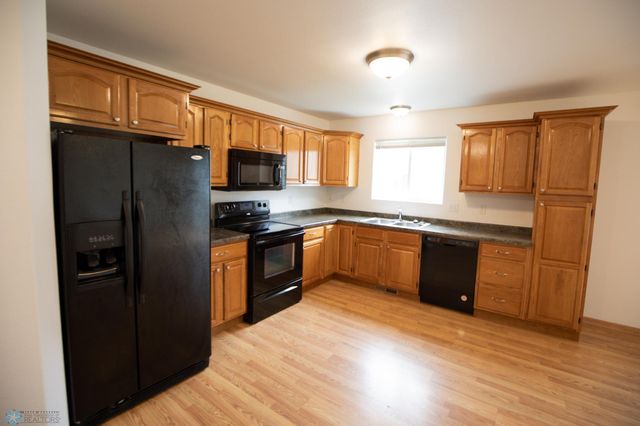 4272 51st Street S, Fargo, ND 58104