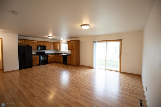 4272 51st Street S, Fargo, ND 58104