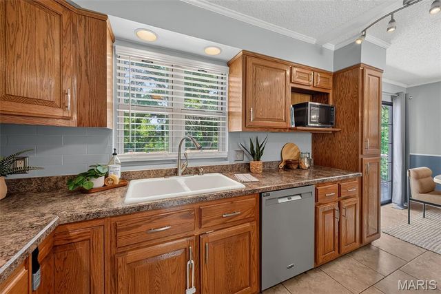 5830 Falcon View Lane, St Louis, MO 63129