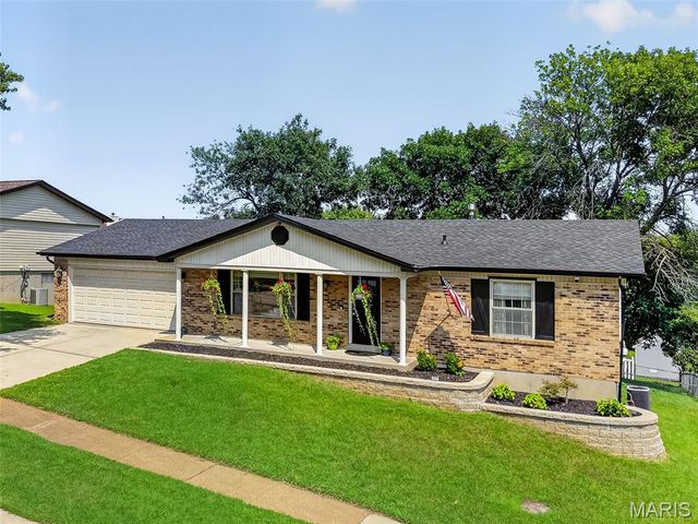 5830 Falcon View Lane, St Louis, MO 63129