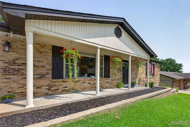 5830 Falcon View Lane, St Louis, MO 63129
