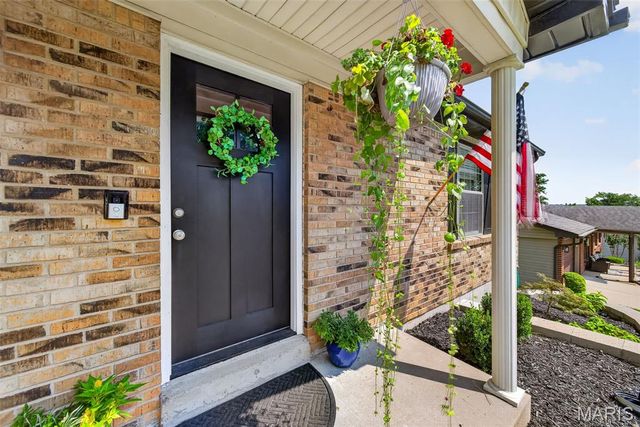 5830 Falcon View Lane, St Louis, MO 63129