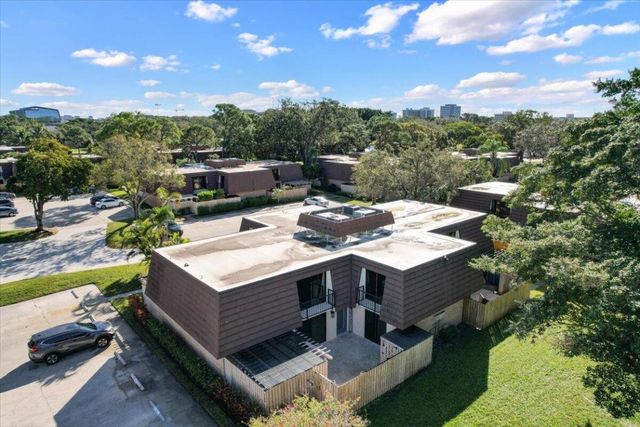 709 7th Lane, Palm Beach Gardens, FL 33418