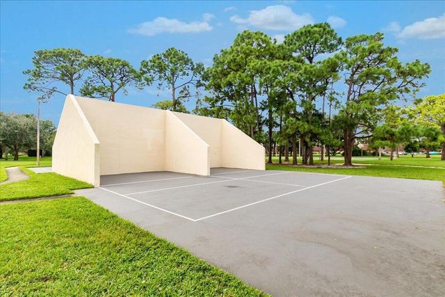 709 7th Lane, Palm Beach Gardens, FL 33418