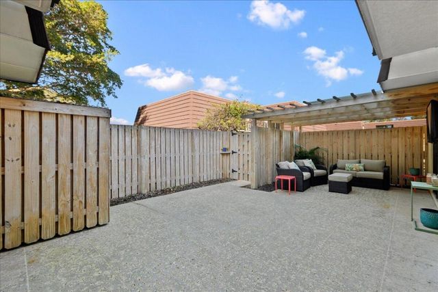 709 7th Lane, Palm Beach Gardens, FL 33418