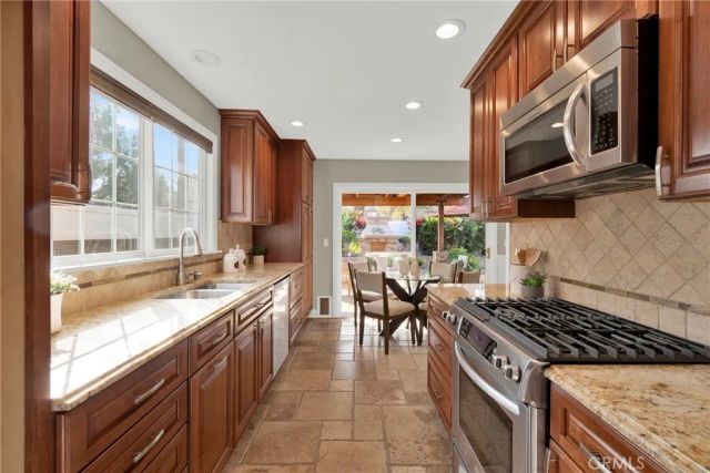 917 Helena, Costa Mesa, CA 92626