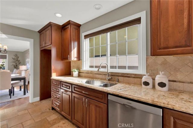 917 Helena, Costa Mesa, CA 92626