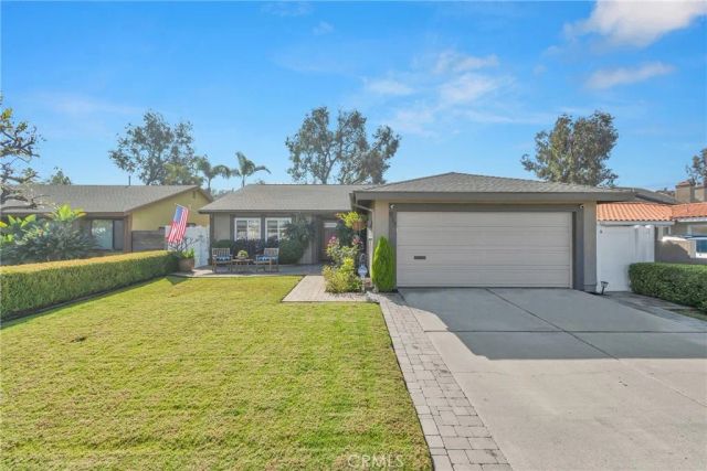 917 Helena, Costa Mesa, CA 92626