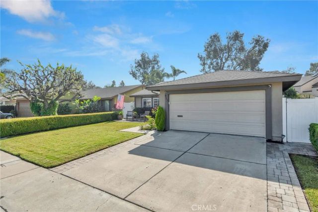917 Helena, Costa Mesa, CA 92626