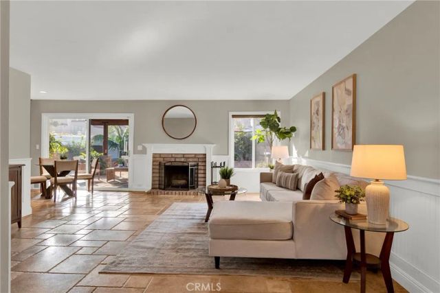 917 Helena, Costa Mesa, CA 92626