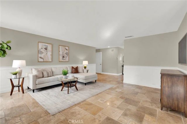 917 Helena, Costa Mesa, CA 92626