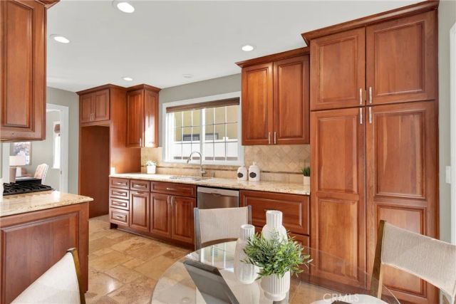 917 Helena, Costa Mesa, CA 92626