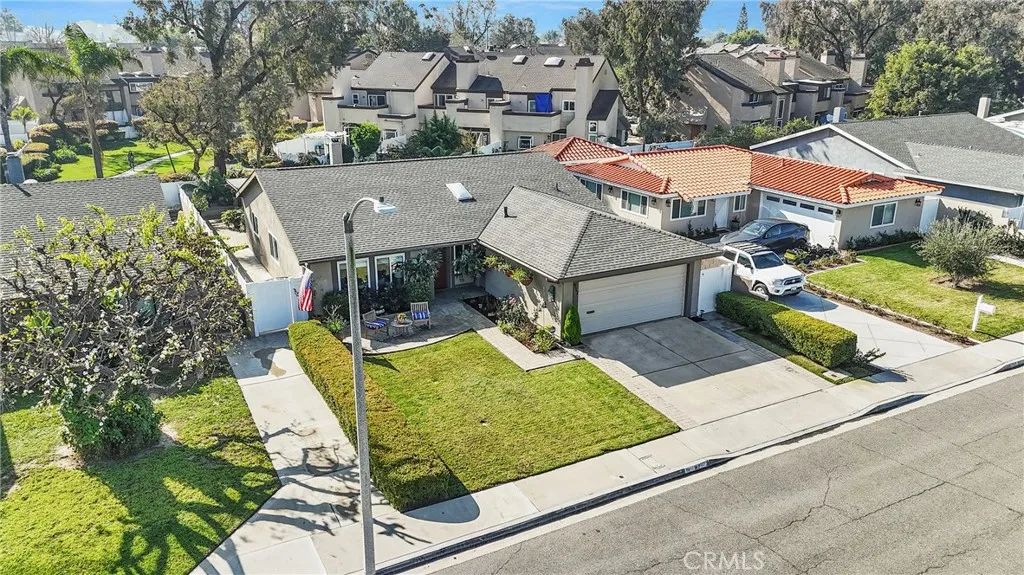 917 Helena, Costa Mesa, CA 92626