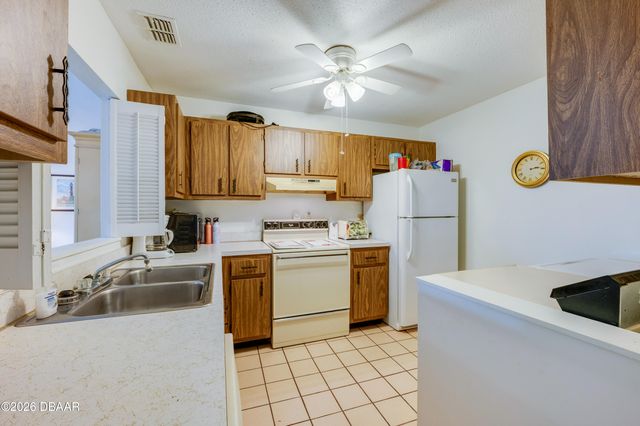 18 Summer Trees Road, Port Orange, FL 32128