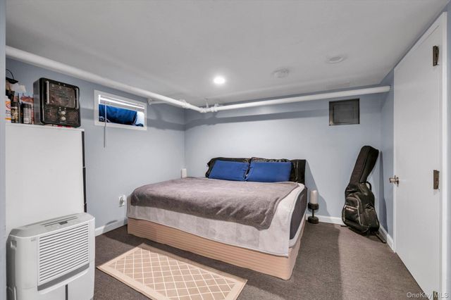 14 Laurel Road, Lindenhurst, NY 11757