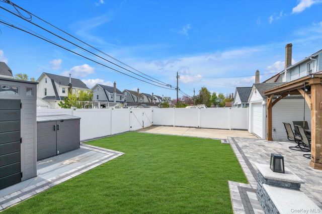 14 Laurel Road, Lindenhurst, NY 11757