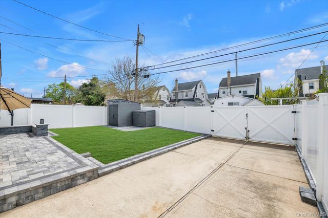 14 Laurel Road, Lindenhurst, NY 11757